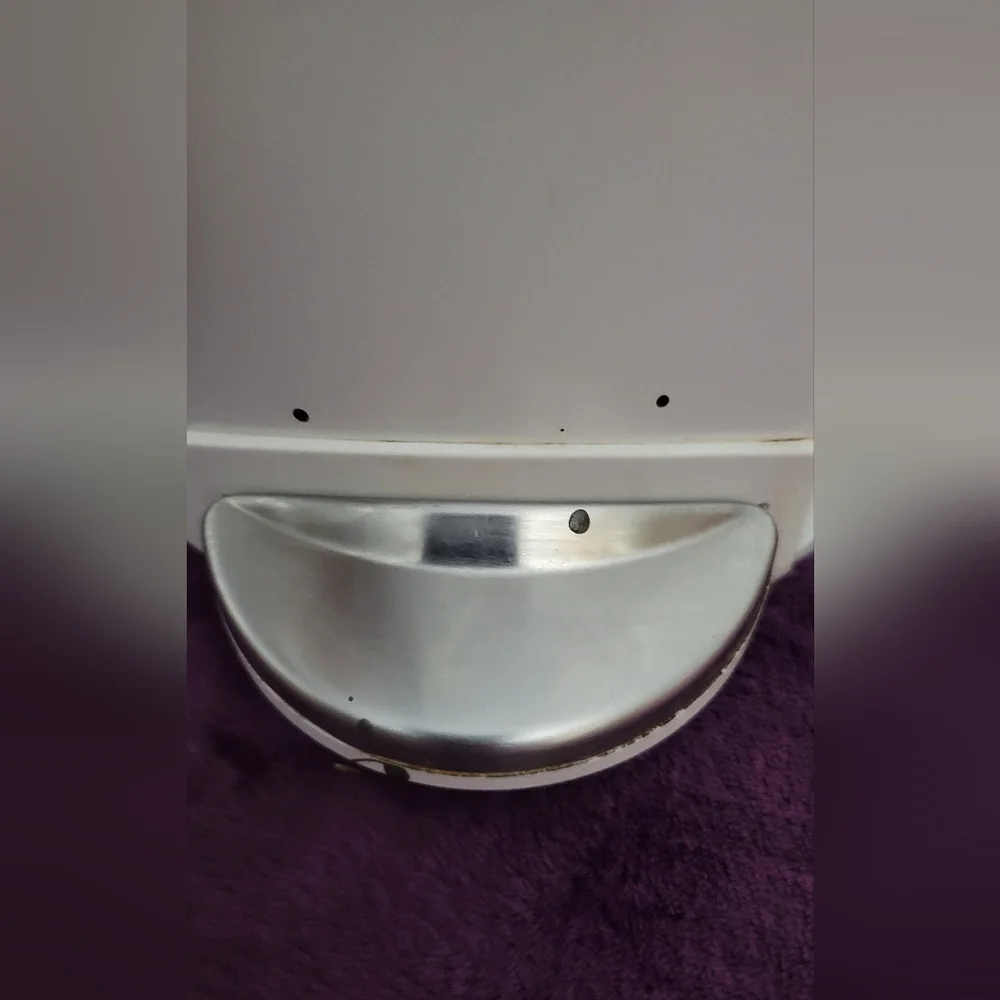 Simple Human Trash Can - Picture 2 of 3